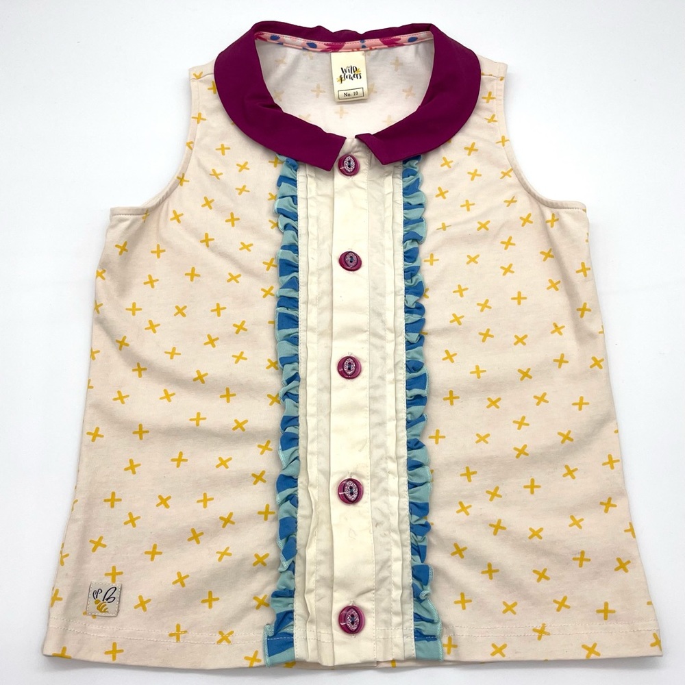 Wild Flowers sleeveless top. Beautiful buttons w ruffle accent. NWOT. Size 10